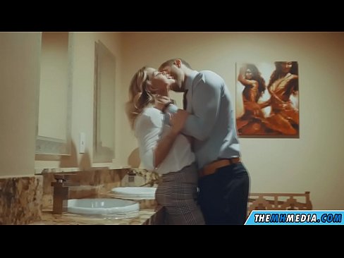 ❤️ Ketika seorang pirang berdada menggoda Anda di toilet umum Porno vk di id.xxxshake.ru ️❤